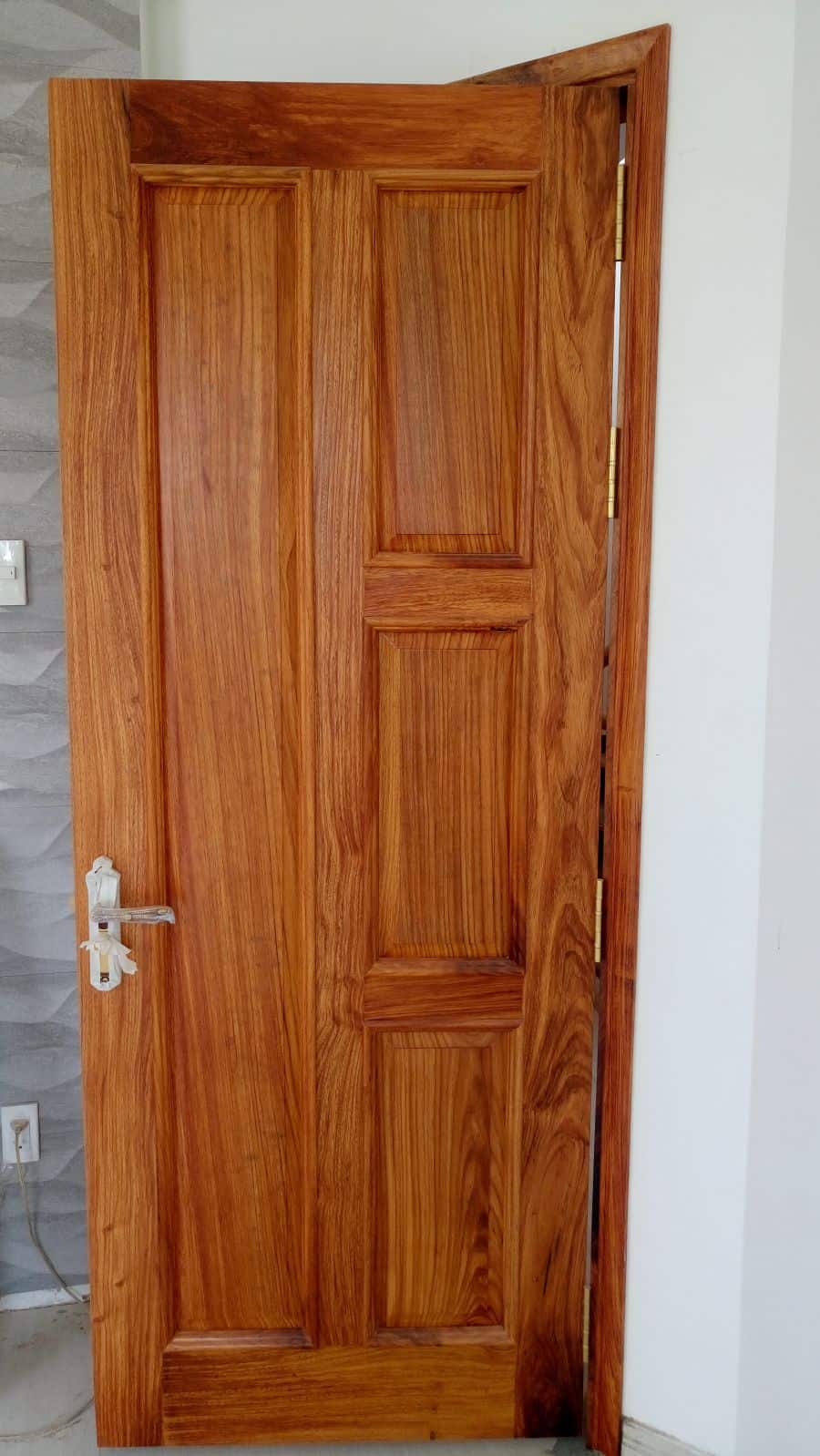 Cửa gỗ gõ đỏ