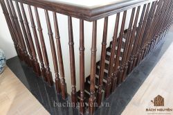 CON TIỆN CẦU THANG GỖ CHIU LIU