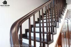 TAY VỊN CẦU THANG GỖ CHIU LIU